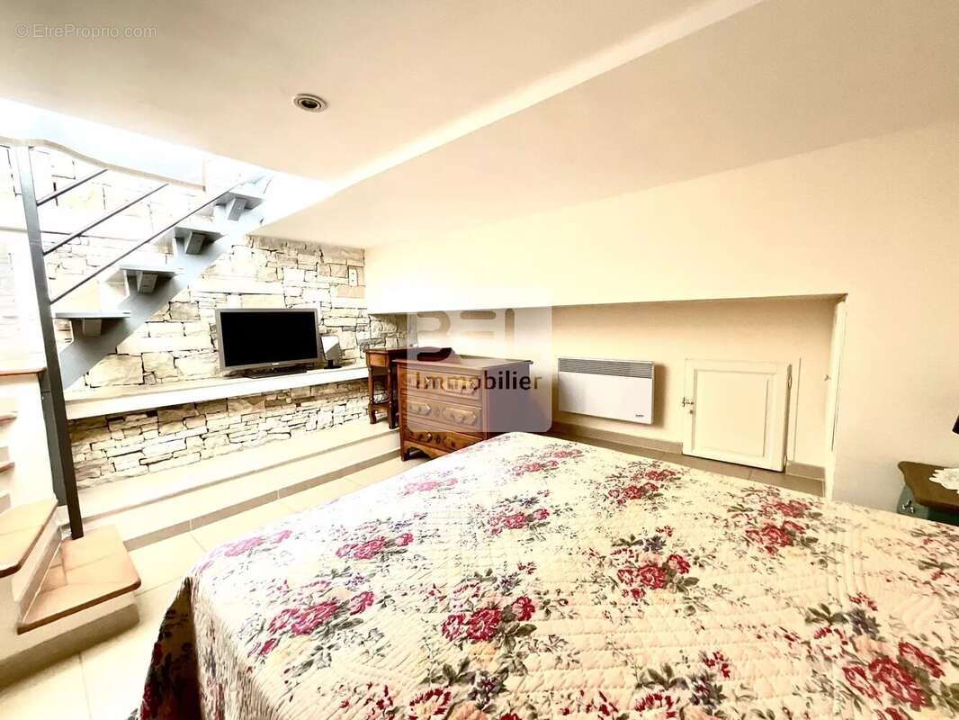 Maison à LAUDUN-L&#039;ARDOISE