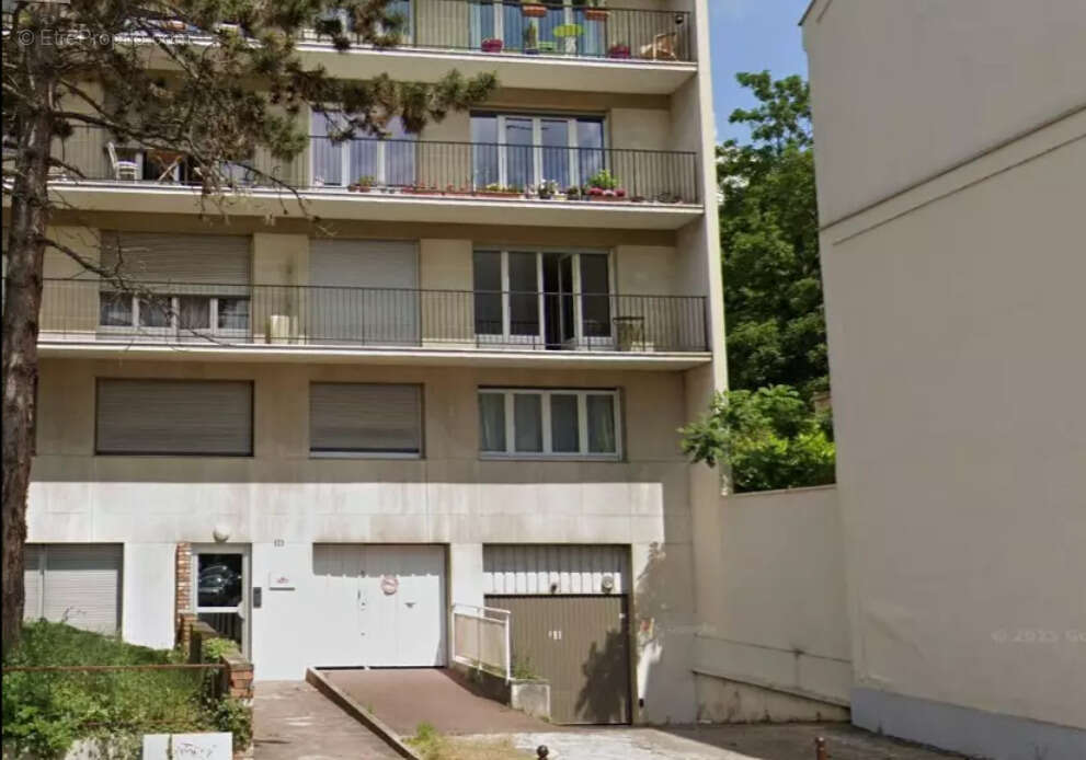 Parking à SAINT-CLOUD