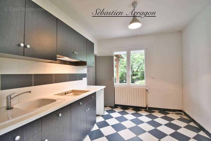 Maison rénovée 110 m² – 3 chambres – jardin 790 m² – quartier calme Villeneuve-sur-Lot (47)- coup de cœur assuré - photo 3