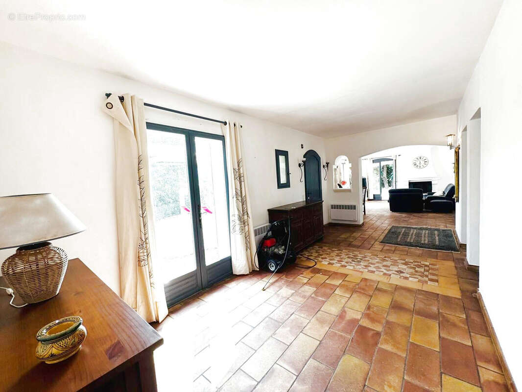 Maison à ROQUEBRUNE-SUR-ARGENS