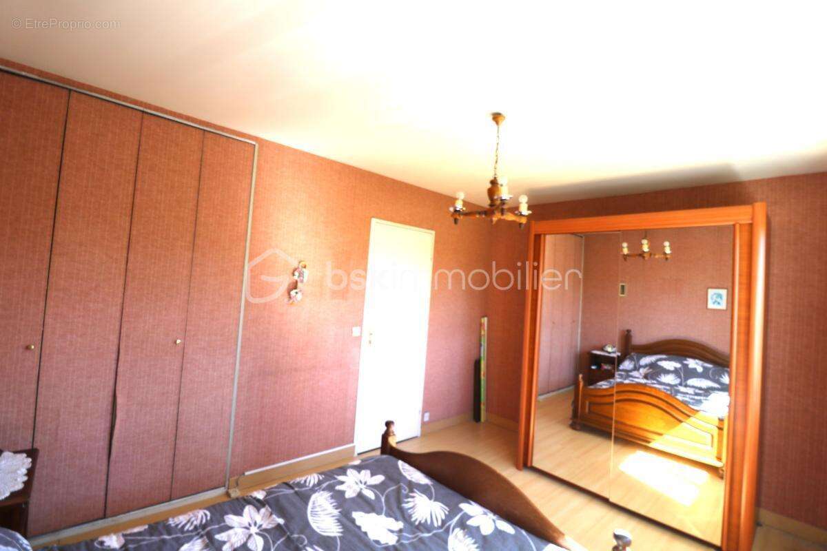 Maison de plain-pied très proche de la gare, 4 pièces, 2 chambres, atelier, dépendances, garage et jardin! - photo 10