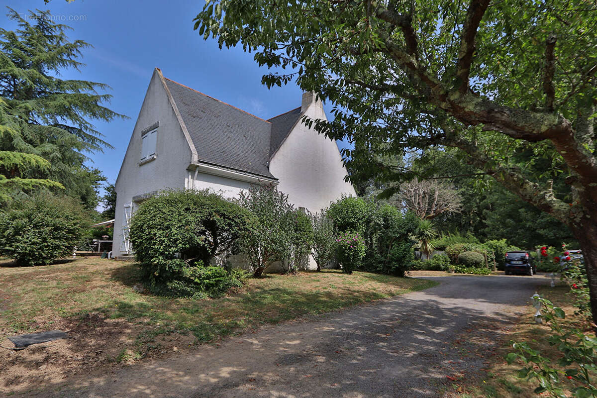 Vaste propriété de 225m² habitables sur terrain de 1919 m² arboré et paysagé - 5 chambres - photo 13