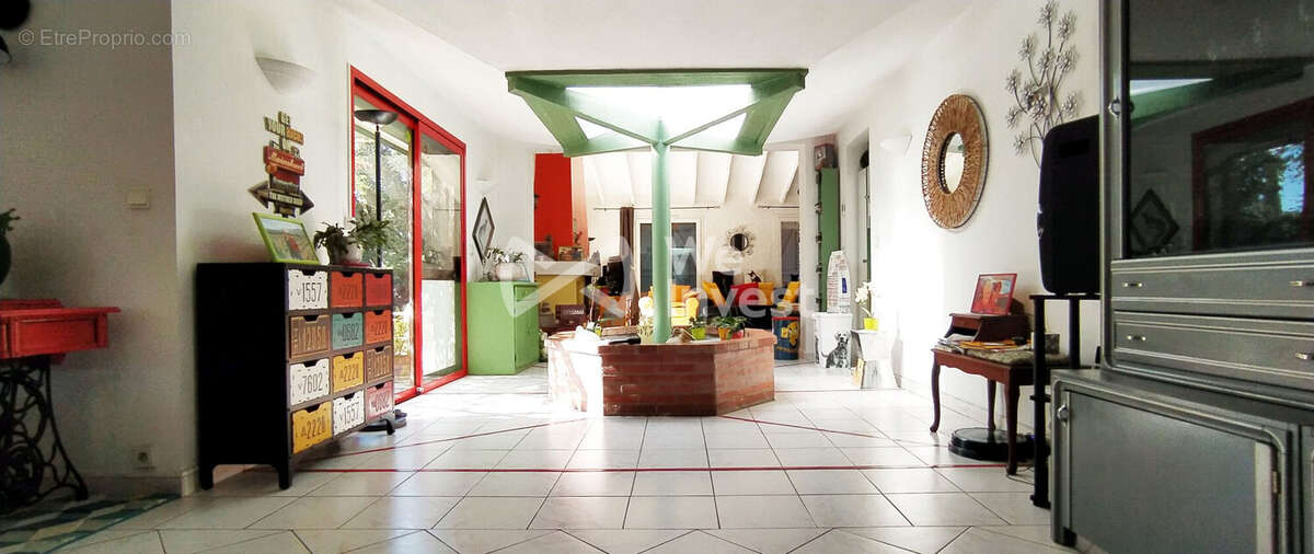 Maison 197 m² à Aureille  - photo 6