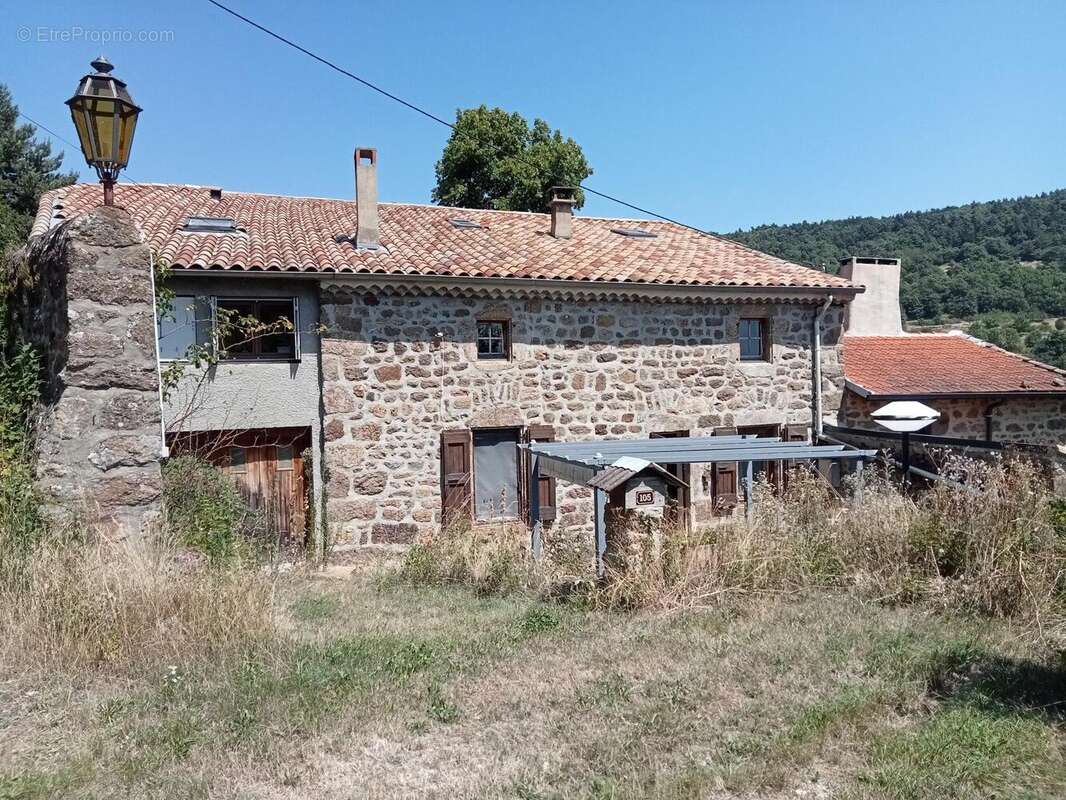Maison 145 m² à Saint-Victor  - photo 2