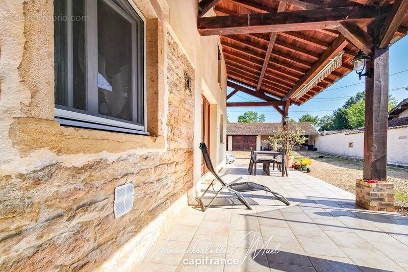 Maison à PONT-DE-VAUX