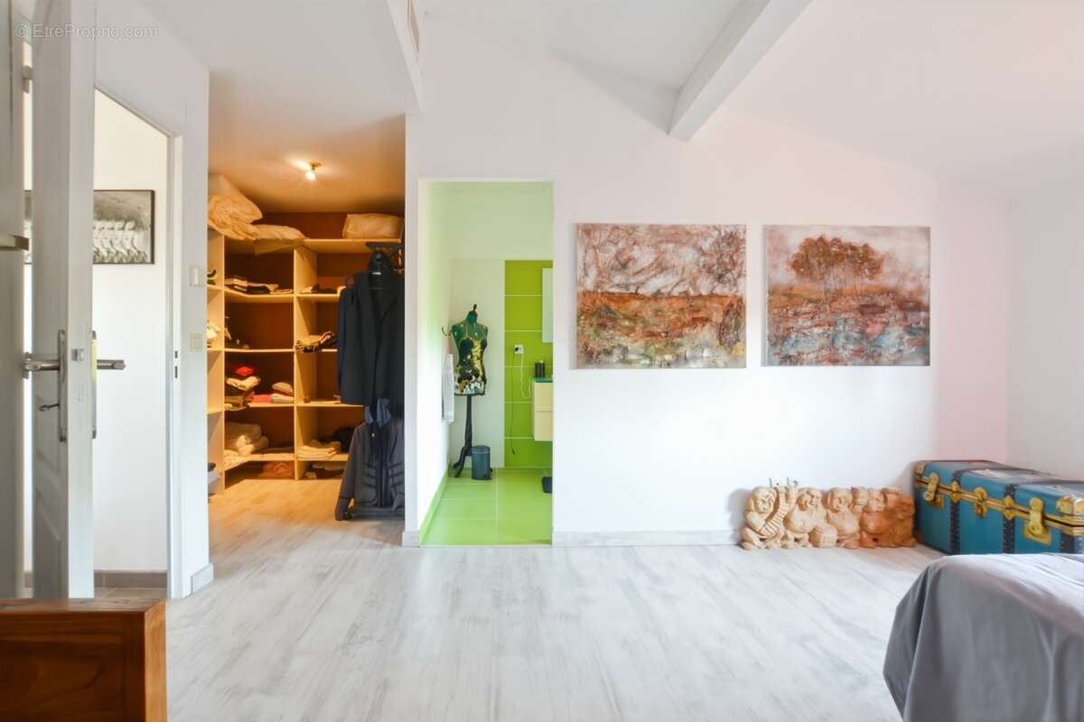 Montady – Maison familiale de 184 m² avec piscine et véranda - photo 13