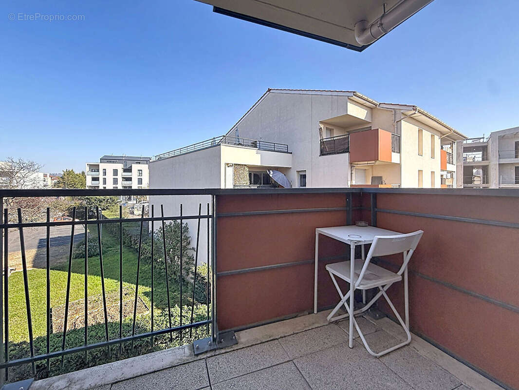 Appartement à PIERRE-BENITE