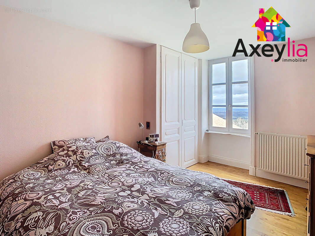 Maison à SAINT-JEAN-SAINT-MAURICE-SUR-LOIRE