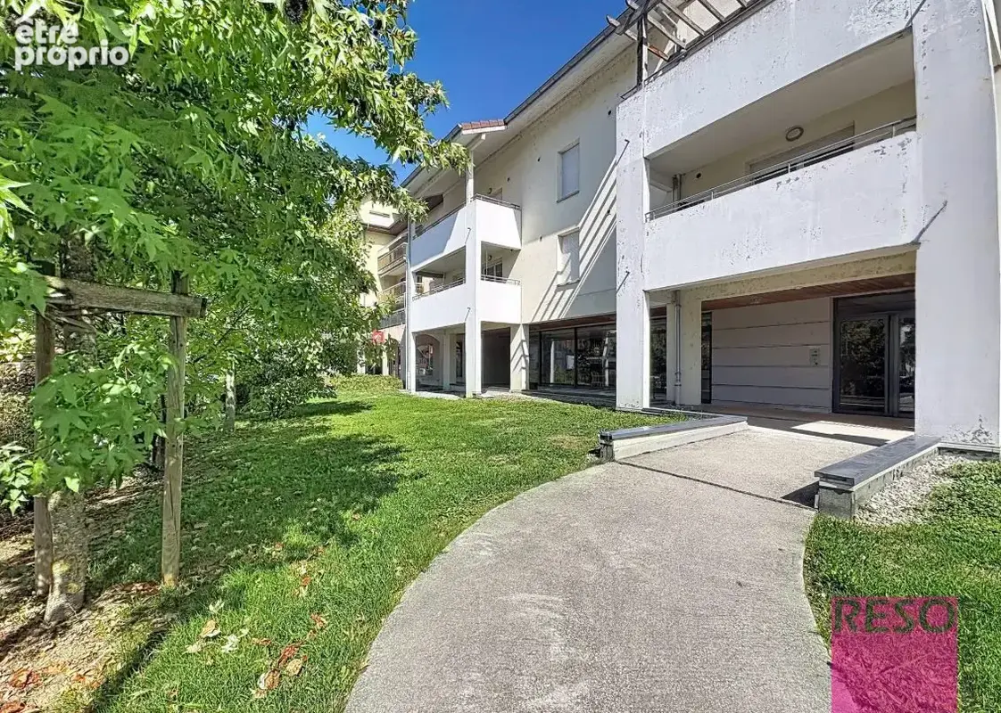 Appartement à BONNE