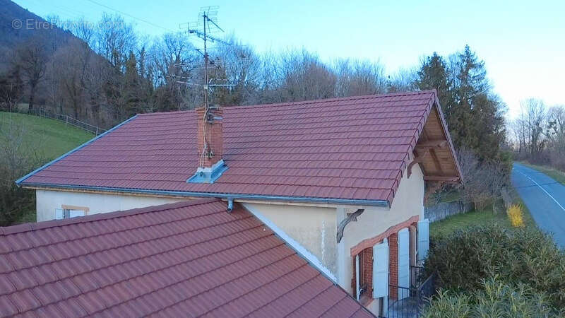 Maison à COLLONGES