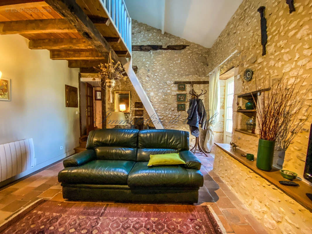 Maison à NEUVIC