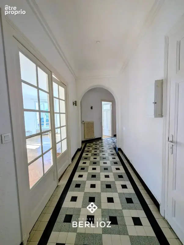 Appartement N.Chorier 135m2 + parking privée - photo 9