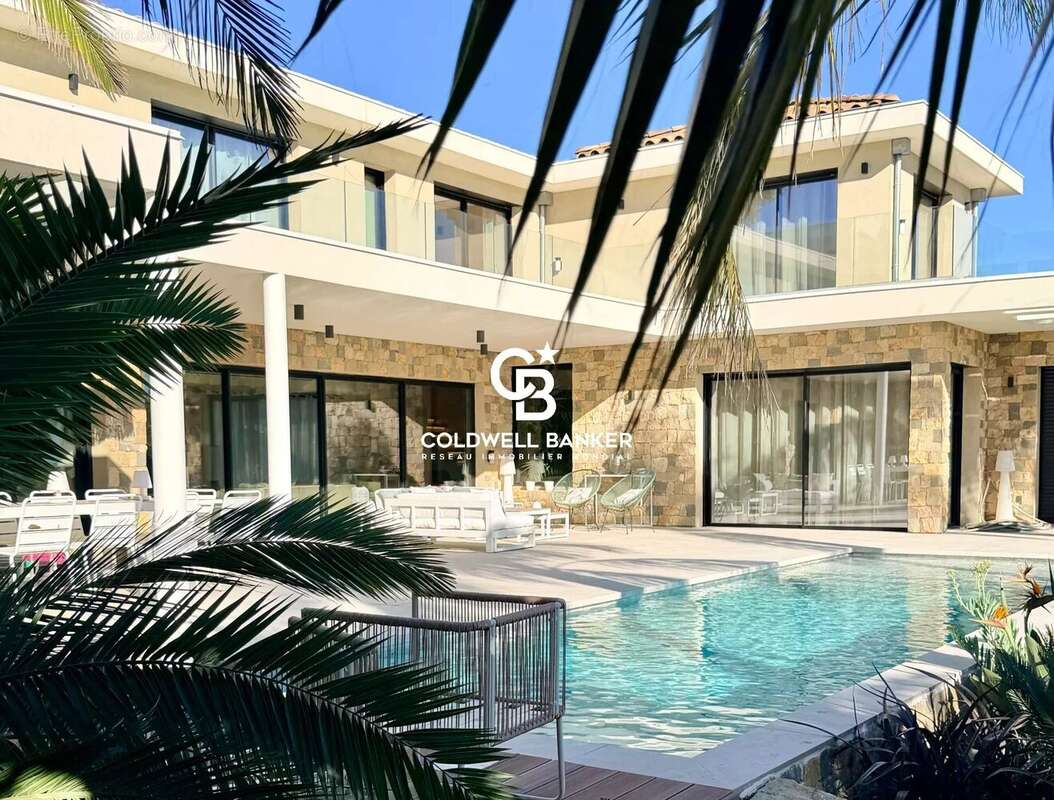 Maison à CARQUEIRANNE