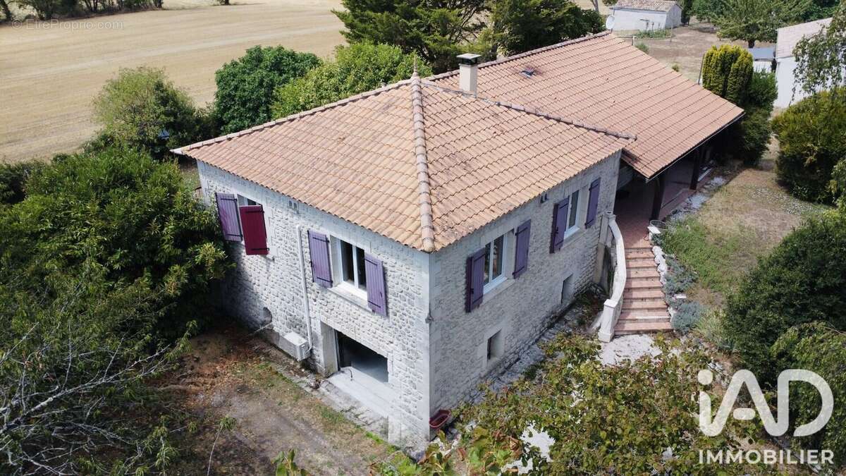 Maison 136 m² à Fouquebrune  - photo 2