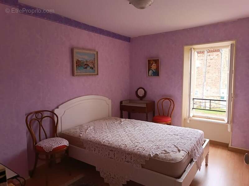 Maison à VERNET-LA-VARENNE