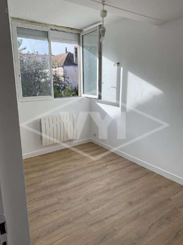 Appartement 85 m² à Combs-La-Ville  - photo 5