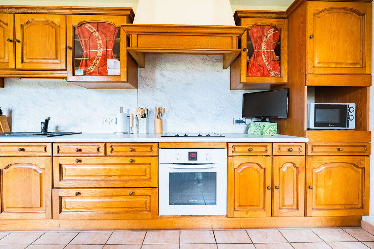 Maison à SAINT-LAMBERT-DU-LATTAY