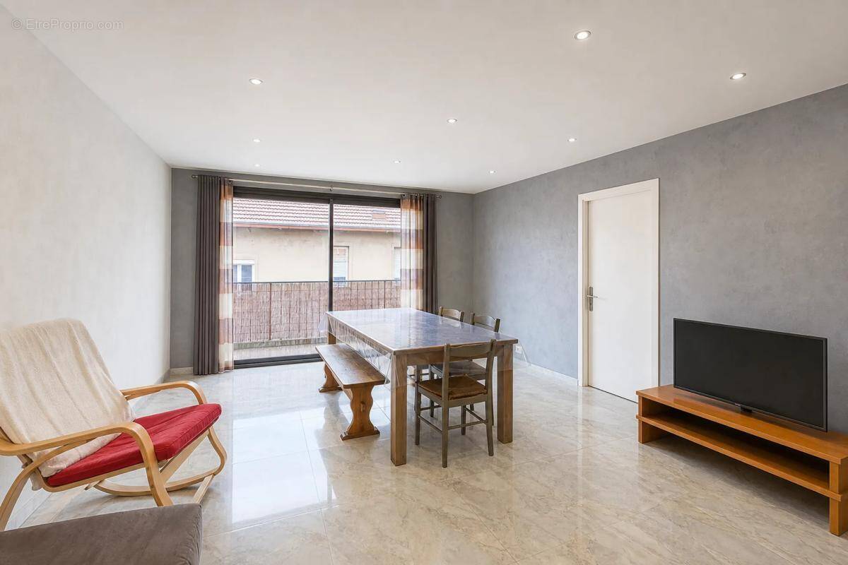 Appartement à PONT-DE-CHERUY