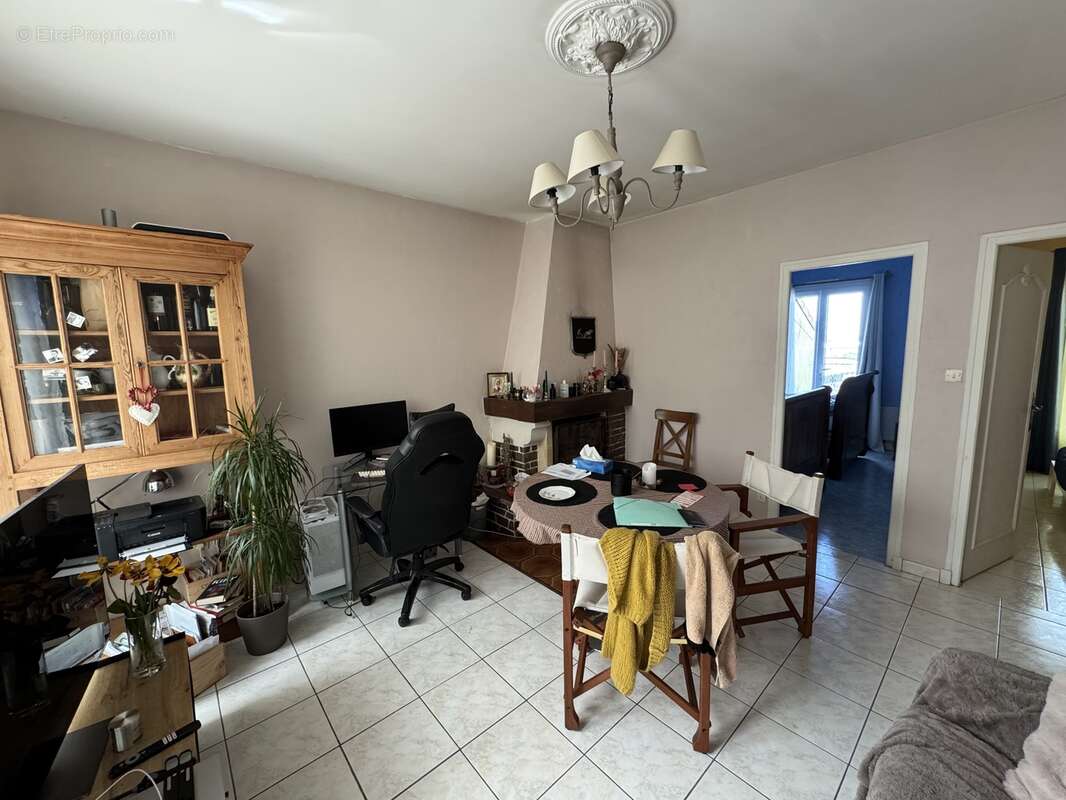 Maison à BARBEZIEUX-SAINT-HILAIRE
