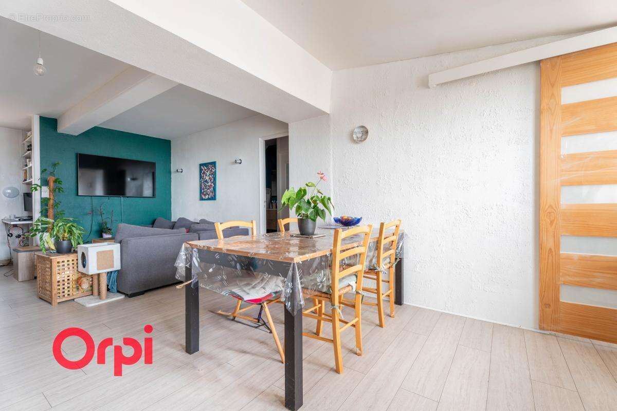 Appartement à LENTILLY