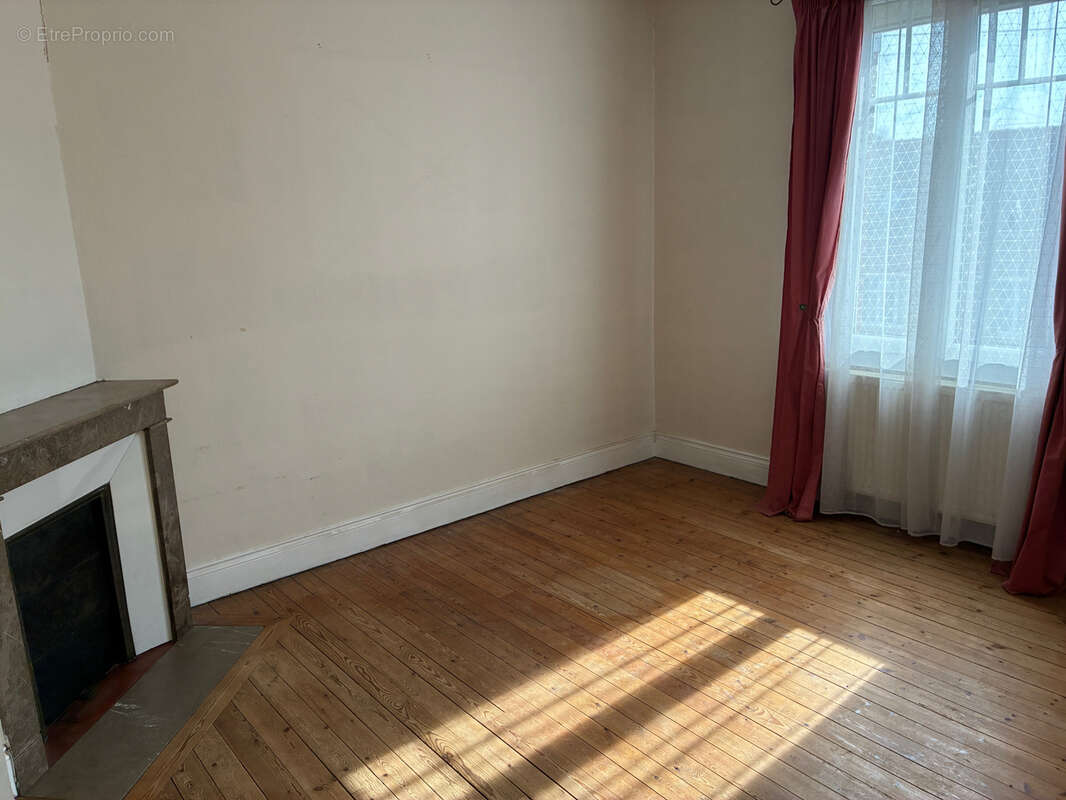 Maison à ROSIERES-EN-SANTERRE