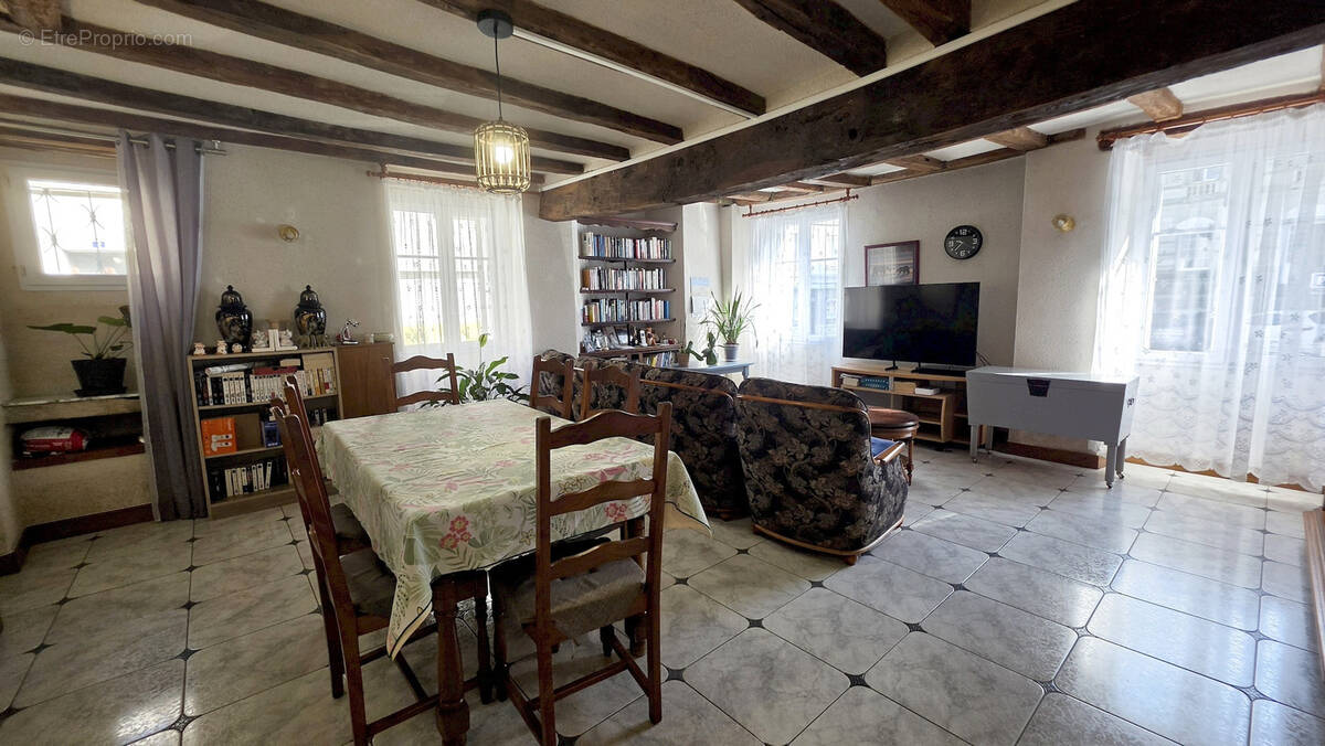 Maison à CERNUSSON