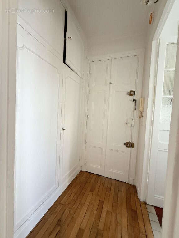 Appartement à PARIS-17E