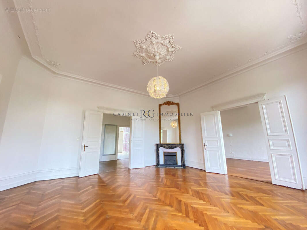 Appartement 257 m² à Metz  - photo 2