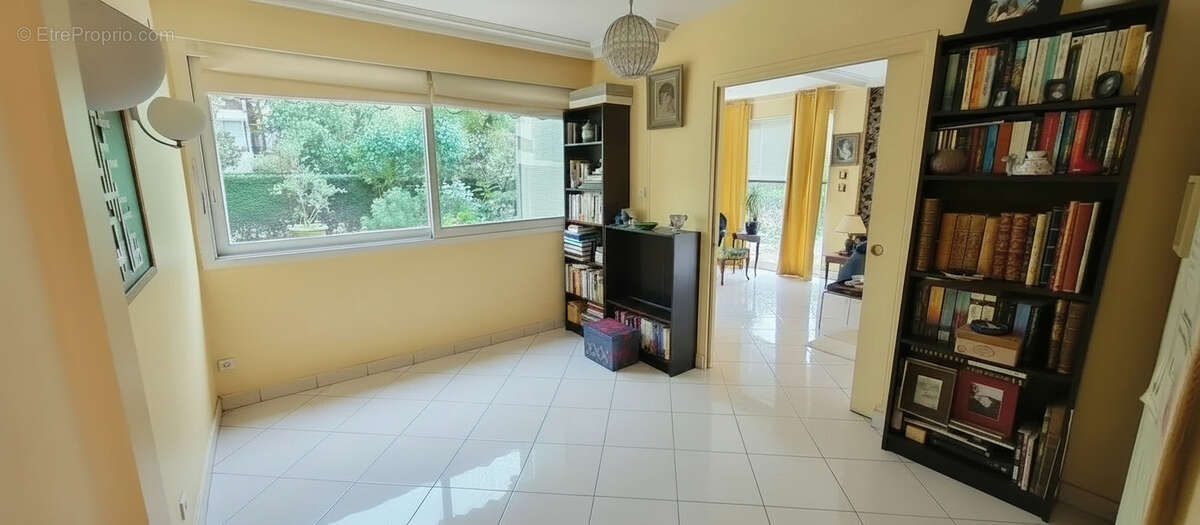 PARLY 2, bel appartement de 4 pièces avec jardin (160 m2), cave et box - photo 11