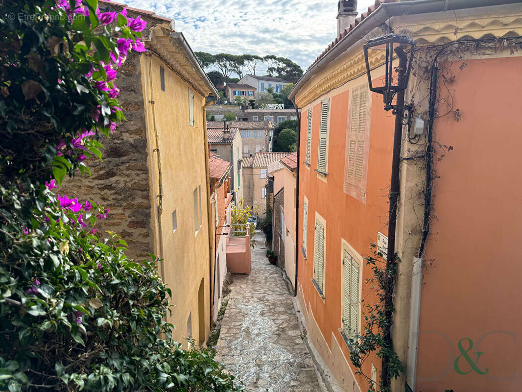 Maison à BORMES-LES-MIMOSAS