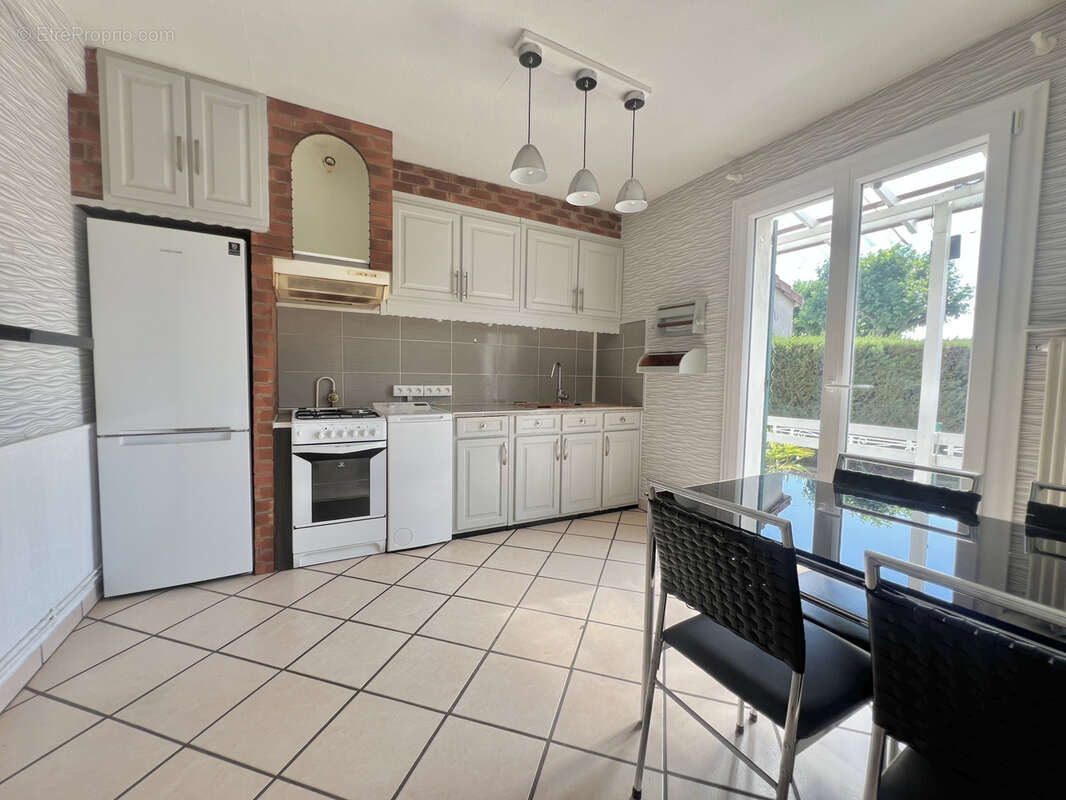 Au coeur du village de communay - villa  - 3 chambres - photo 11
