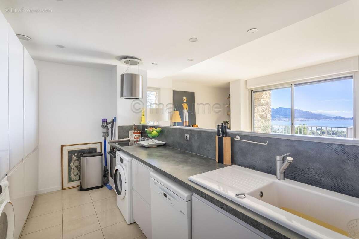 Appartement T5 vue mer ? Résidence La Rouvière ? Marseille 9ème n°10 - Appartement à MARSEILLE-7E