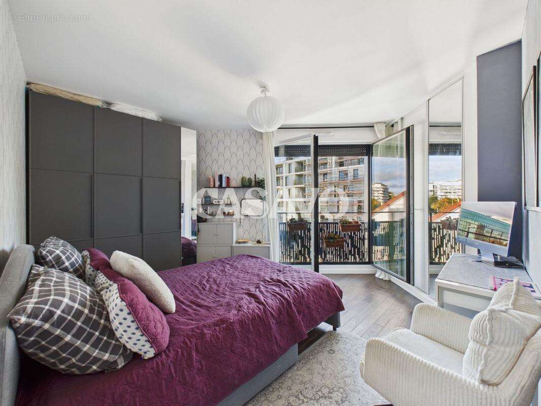 Appartement à COURBEVOIE