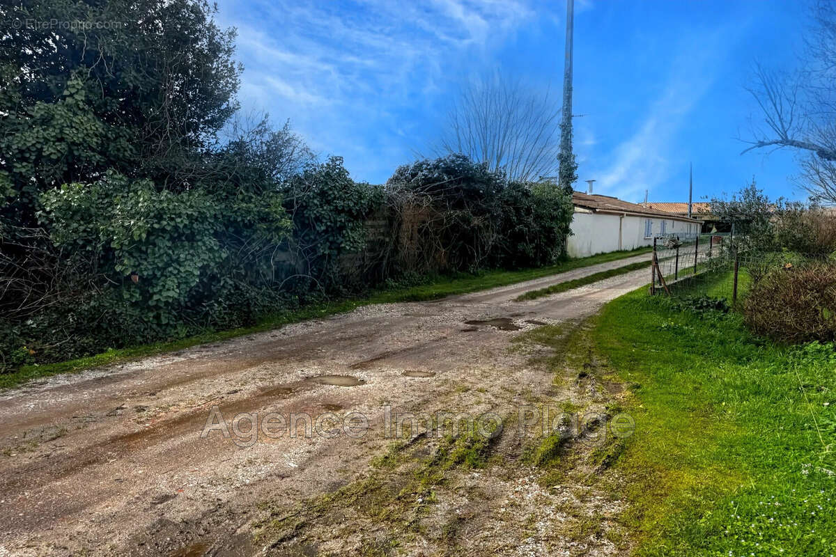 Commerce à SAINT-VIVIEN-DE-MEDOC