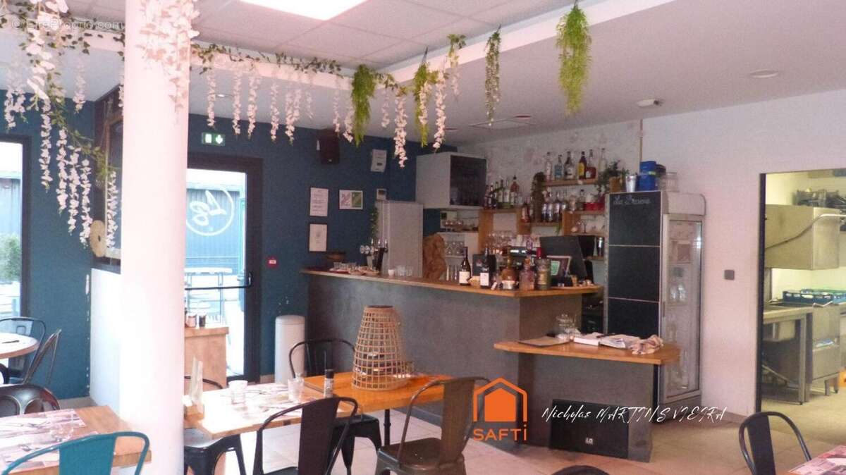 Photo 3 - Commerce à LA CALMETTE