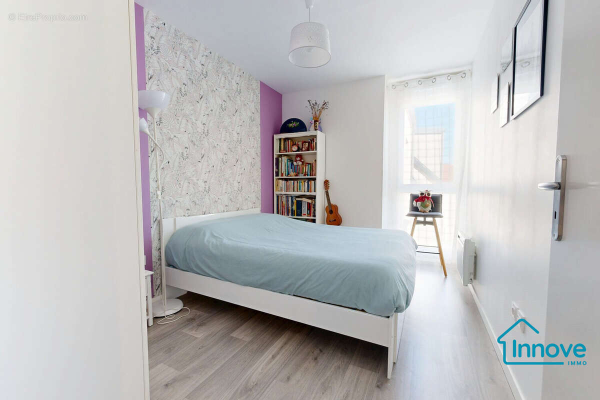 Appartement à THIVERVAL-GRIGNON