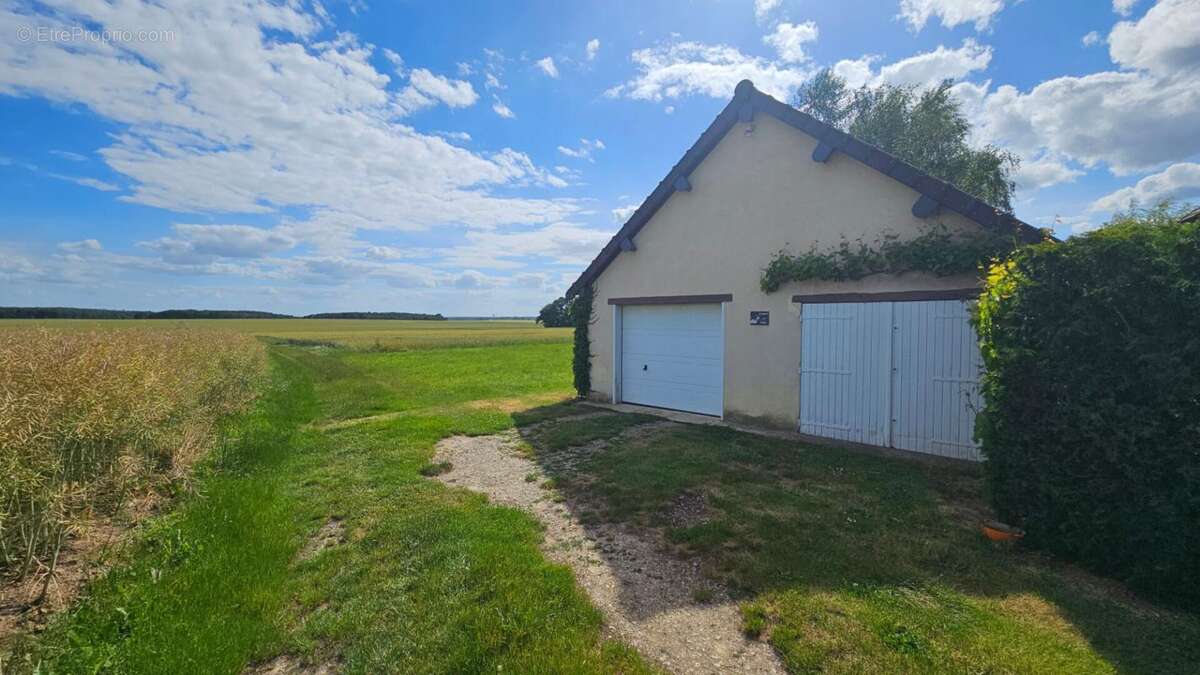 Maison à HOUDAN