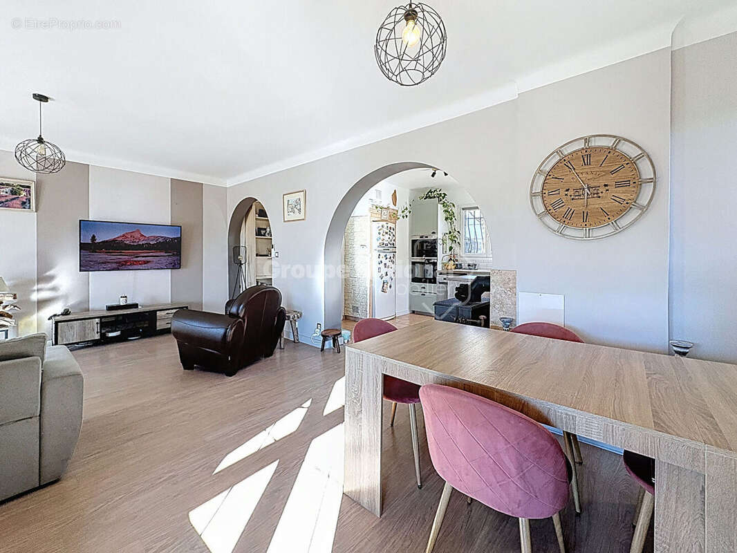 Maison à BAGNOLS-EN-FORET