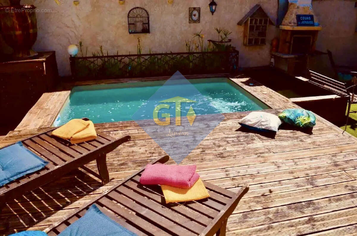 Maison à LAUDUN-L'ARDOISE