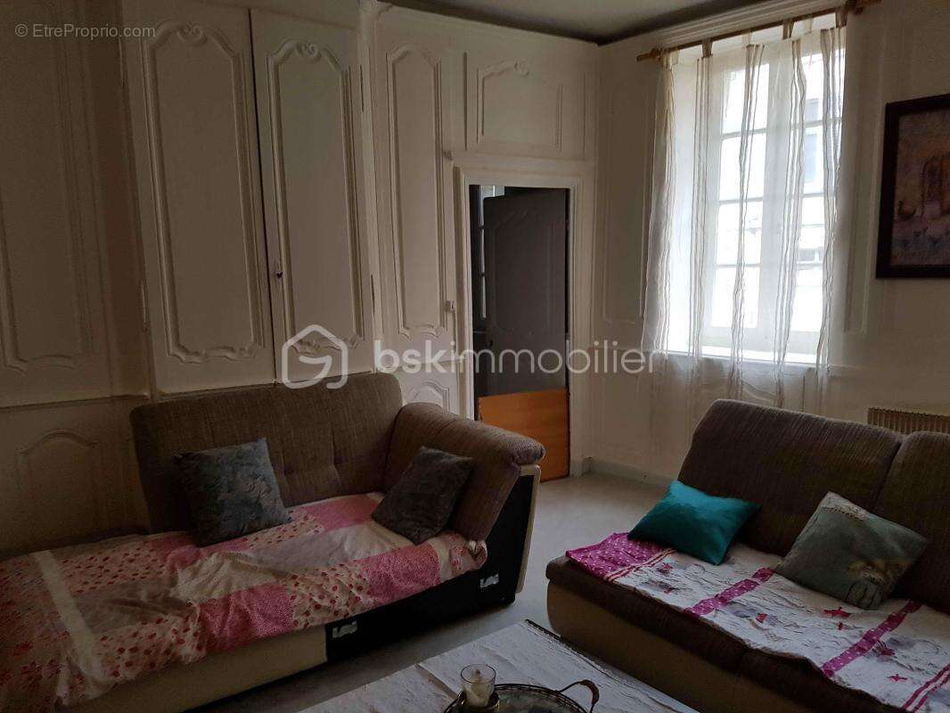 Centre ville de vesoul, grand appartement t3 de 85m2 libre, proche tout commerces et parking - photo 2