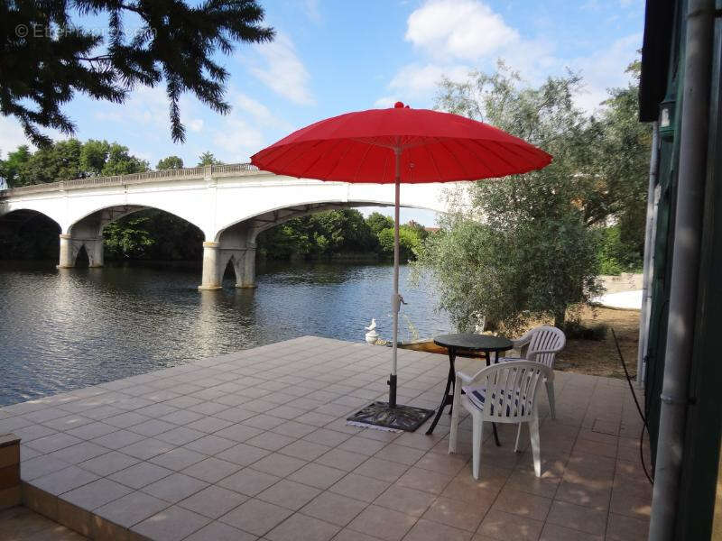 Maison à SAINT-CAPRAISE-DE-LALINDE