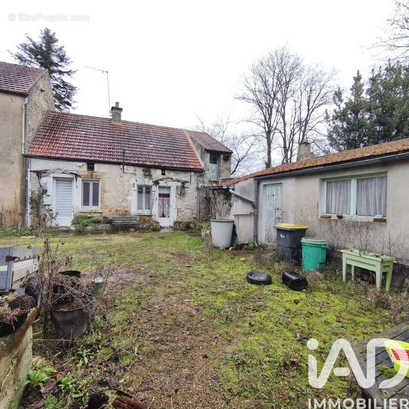 Photo 2 - Maison à CHATEL-GERARD