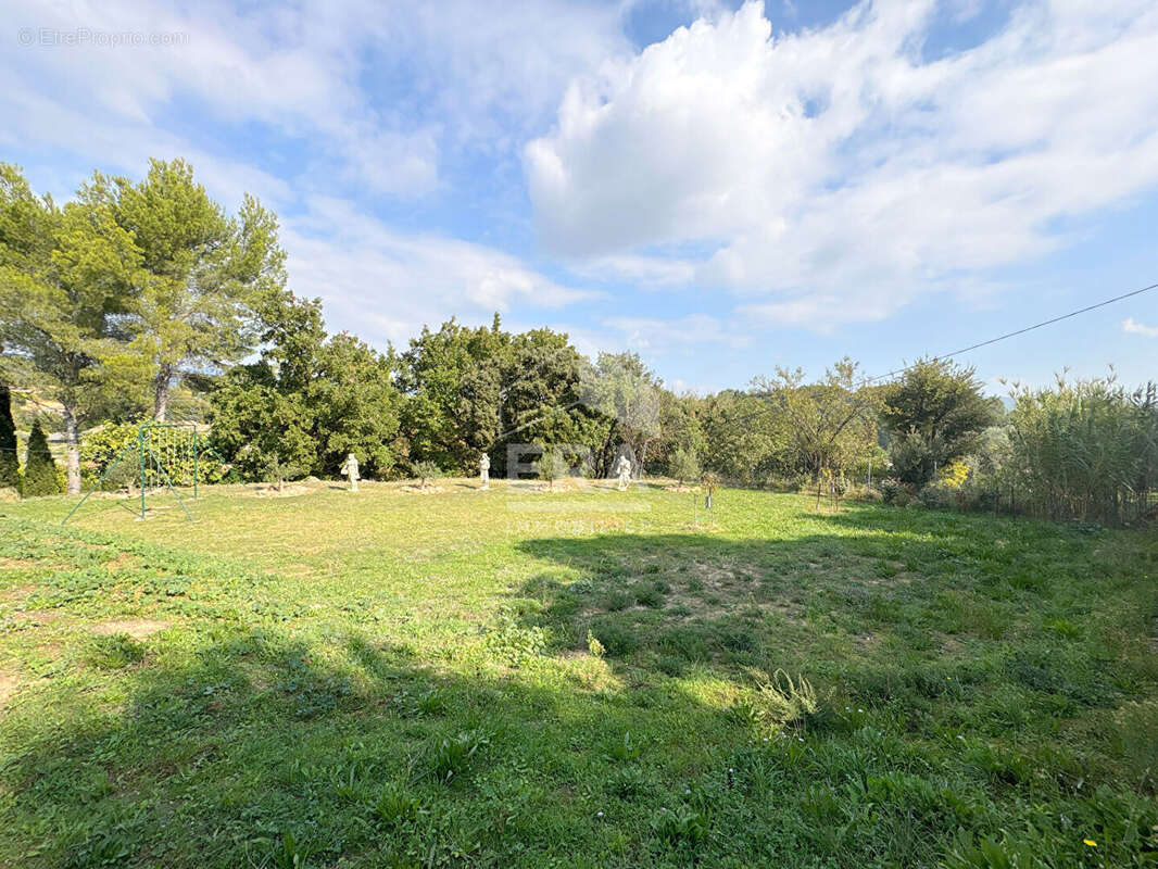 Maison à LA TOUR-D'AIGUES