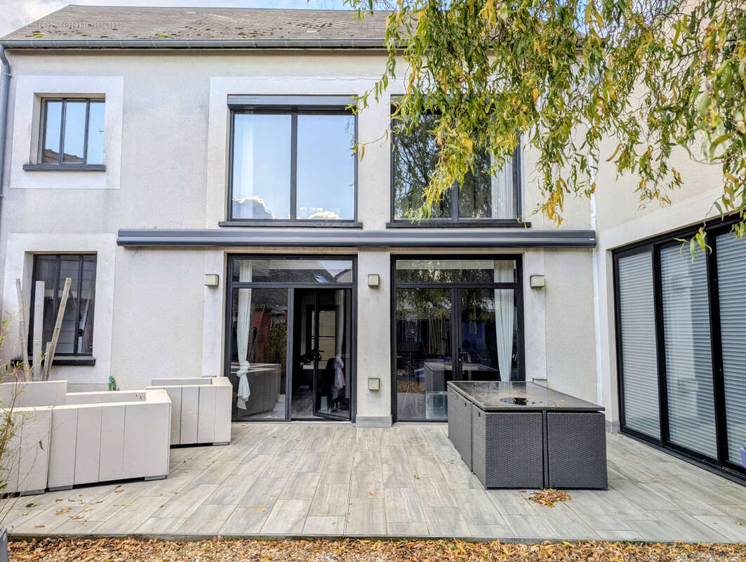 Maison à SAINT-JEAN-DE-LA-RUELLE