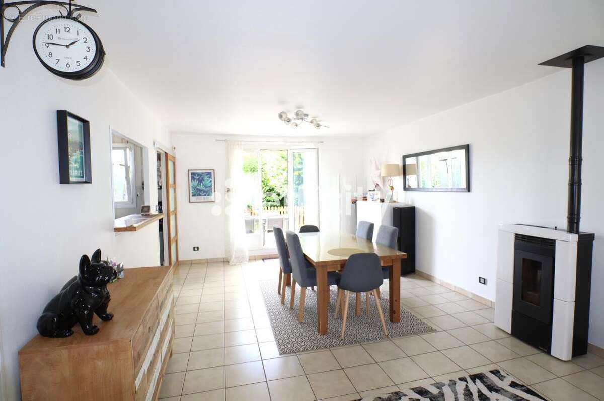 Maison à MORAINVILLIERS