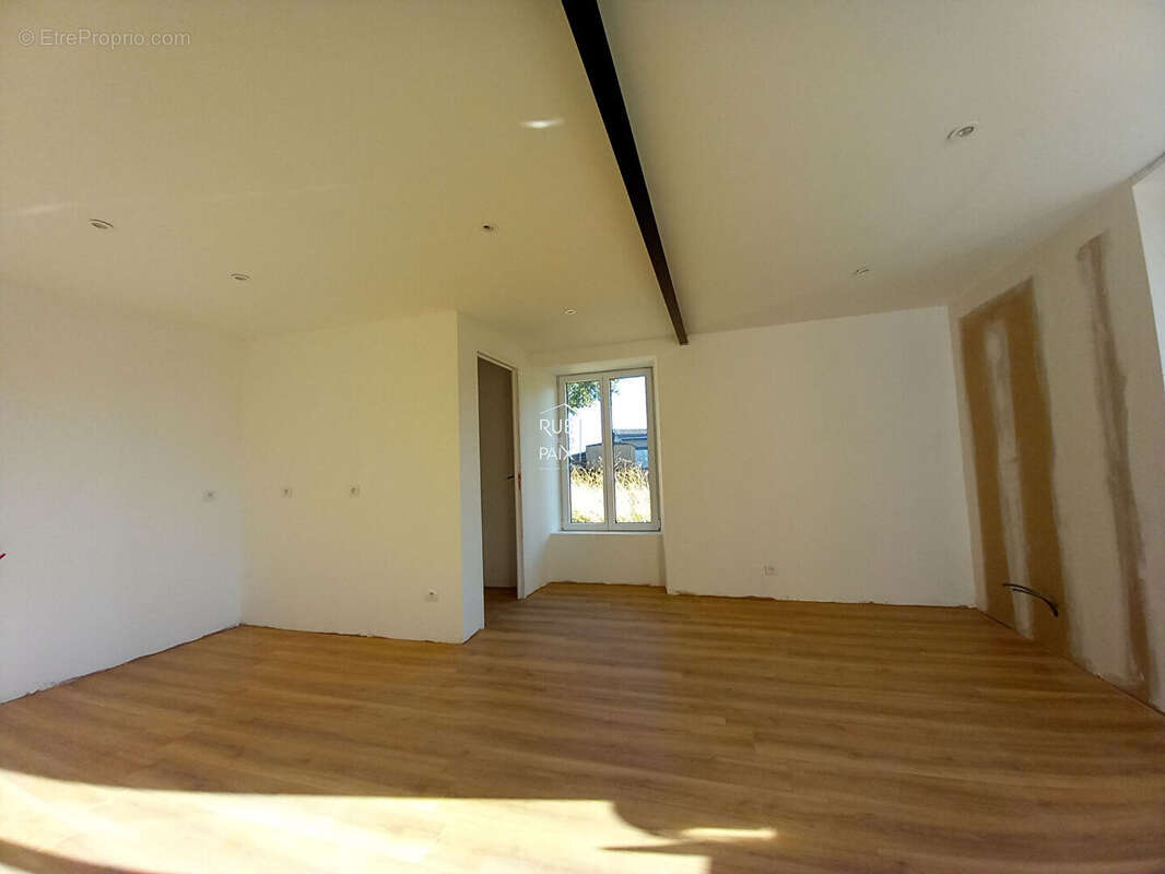 Maison à SAINT-JEAN-DE-SAUVES