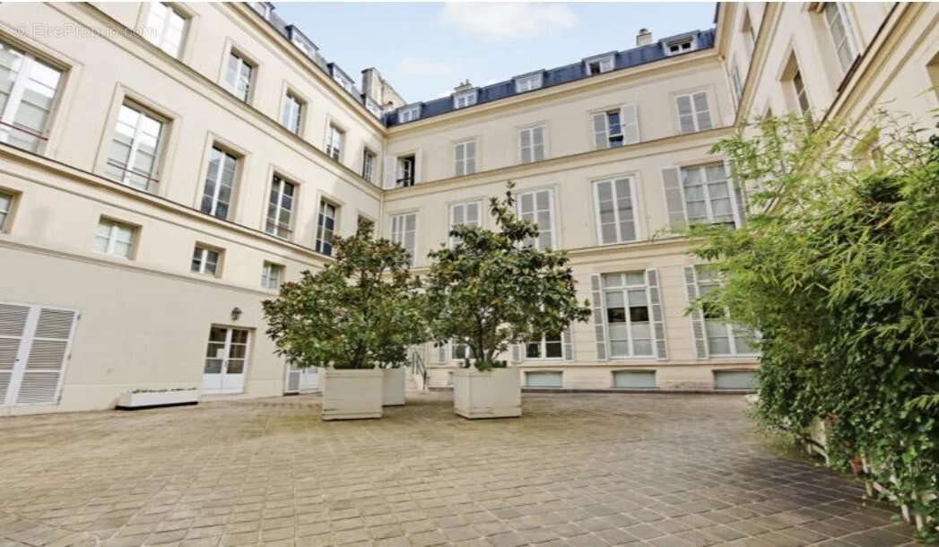 Appartement à PARIS-7E