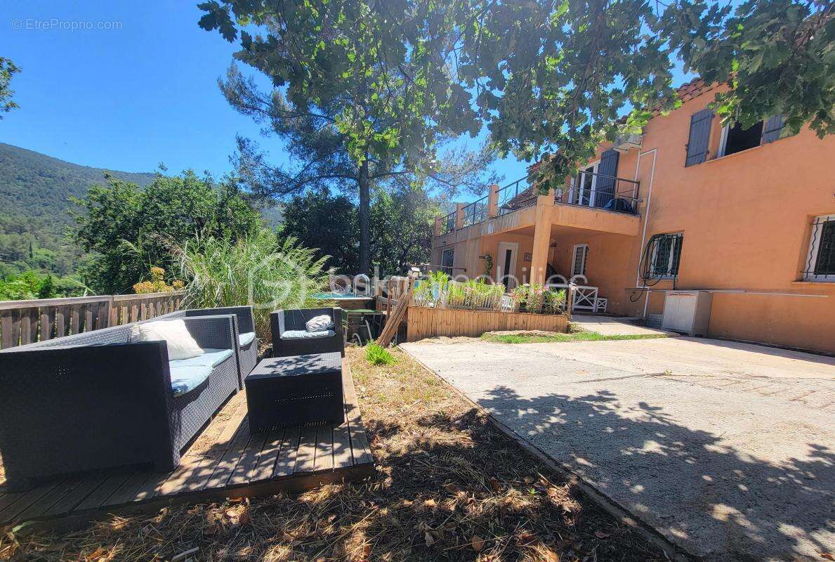 Maison à SOLLIES-TOUCAS