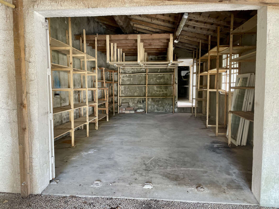 Maison à PORT-D&#039;ENVAUX