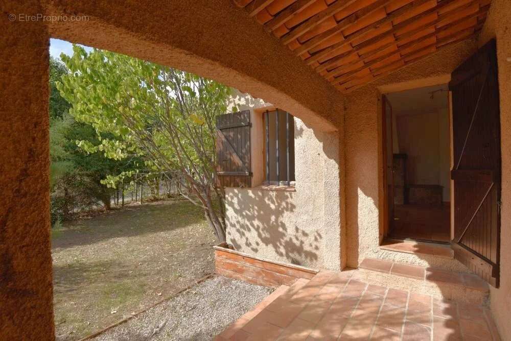 Maison à TOURRETTES